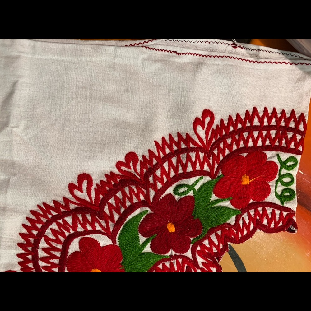 Mexican embroidery blouse - Picture 6 of 7